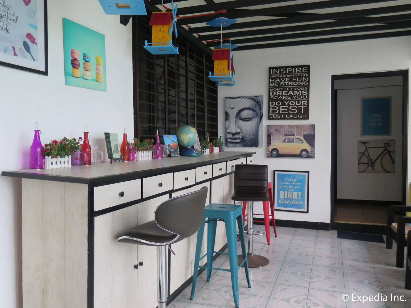 Mountain Breeze Hostel Tagaytay Center