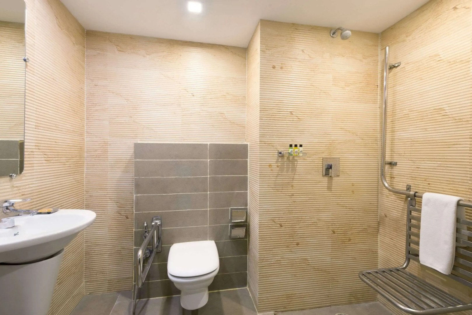 Days Hotel by Wyndham Jalandhar Jyoti Chowk