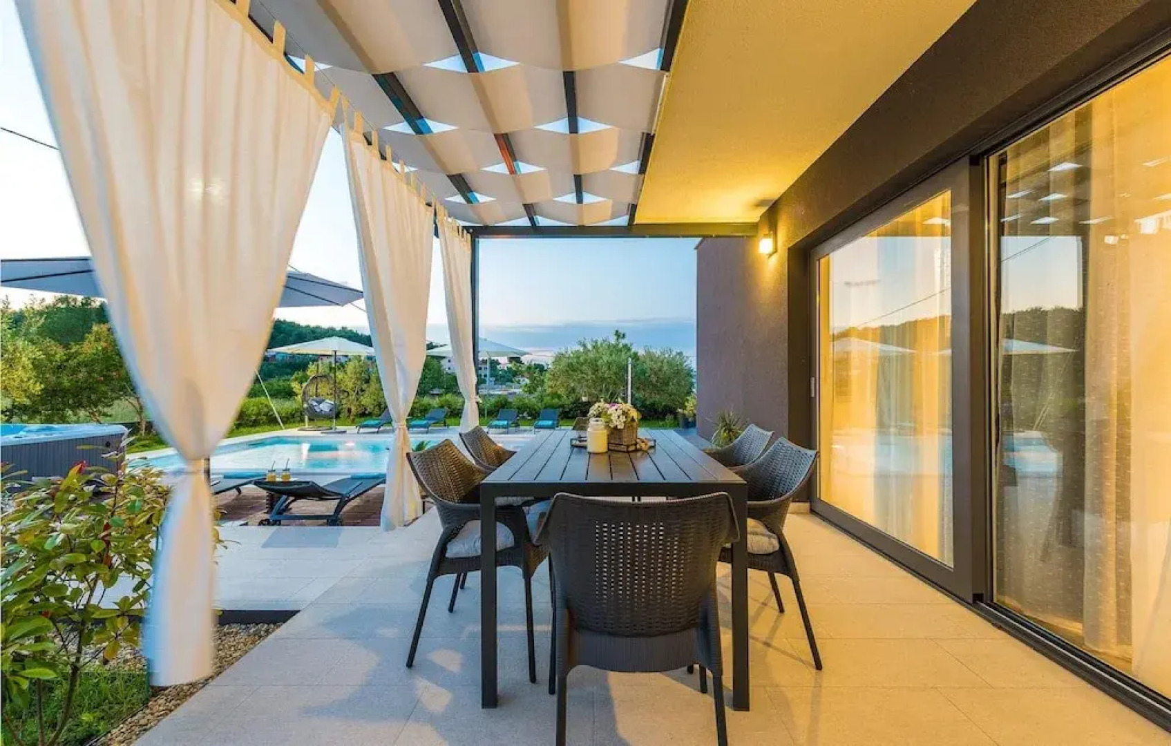 Awesome Home in Zdrelac with Outdoor Swimming Pool, Hot Tub, 3 Bedrooms