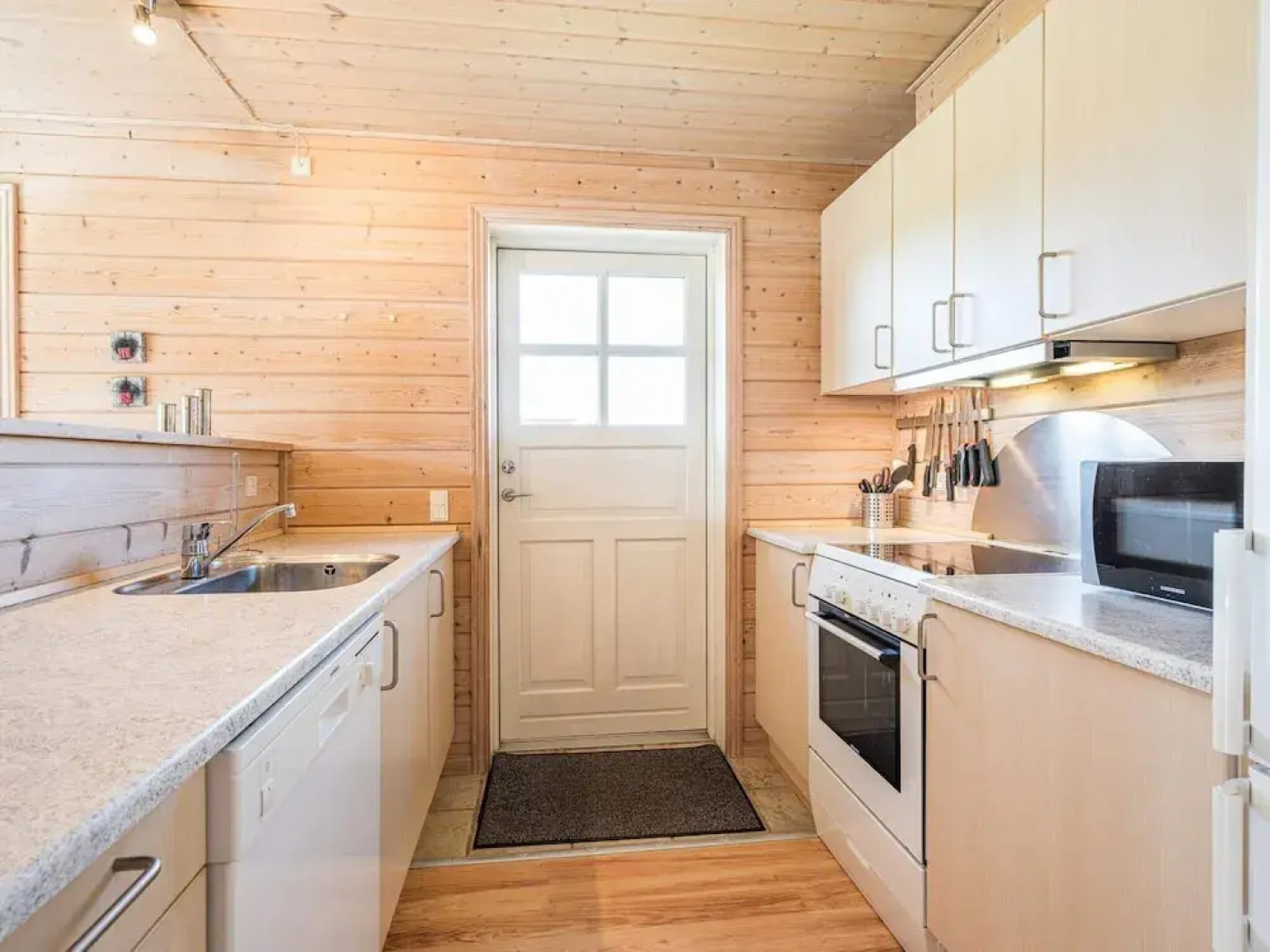 Modern Woodland Retreat-by Traum