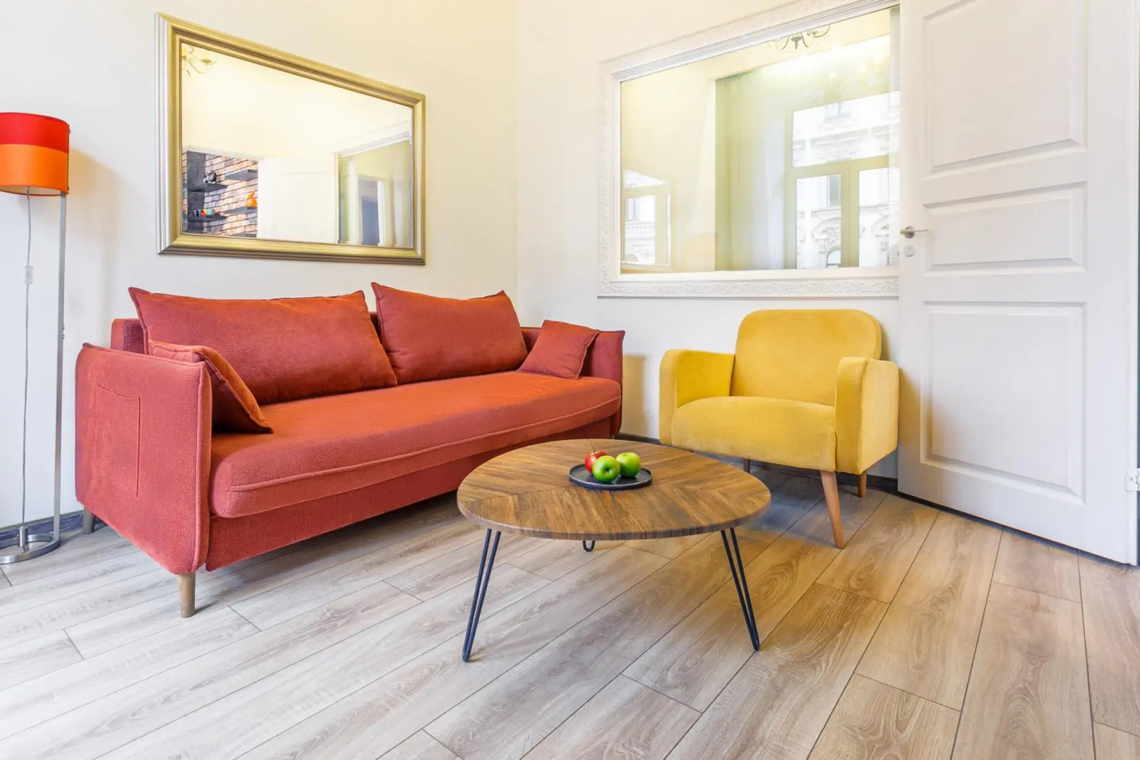 SeApart. На Большом 13 (бывш. Апартаменты на Большом проспекте Петроградской Стороны)