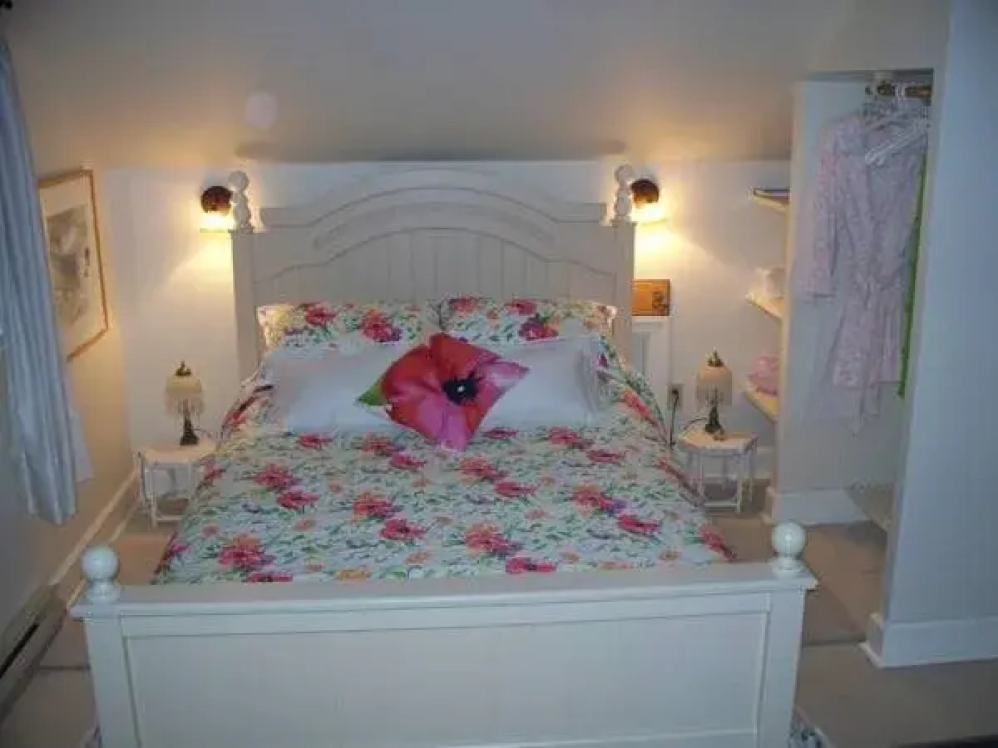 Charm of Qualicum Bed and Breakfast