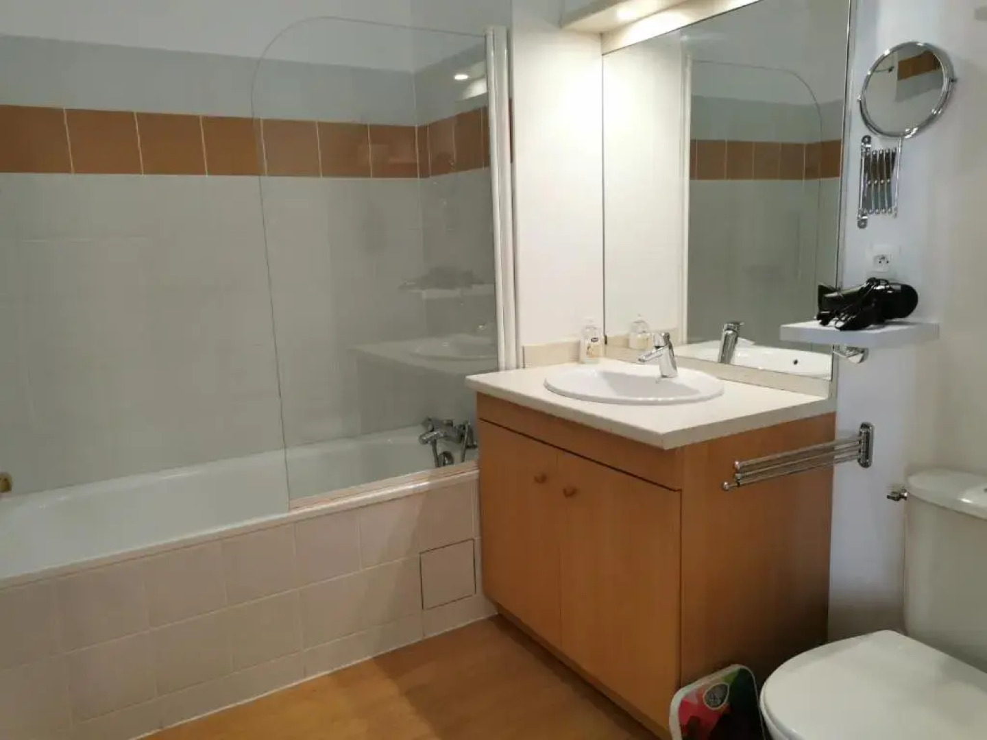 MAGNIFIQUES , T2 ou Studio, dans village de montagne Face aux Thermes