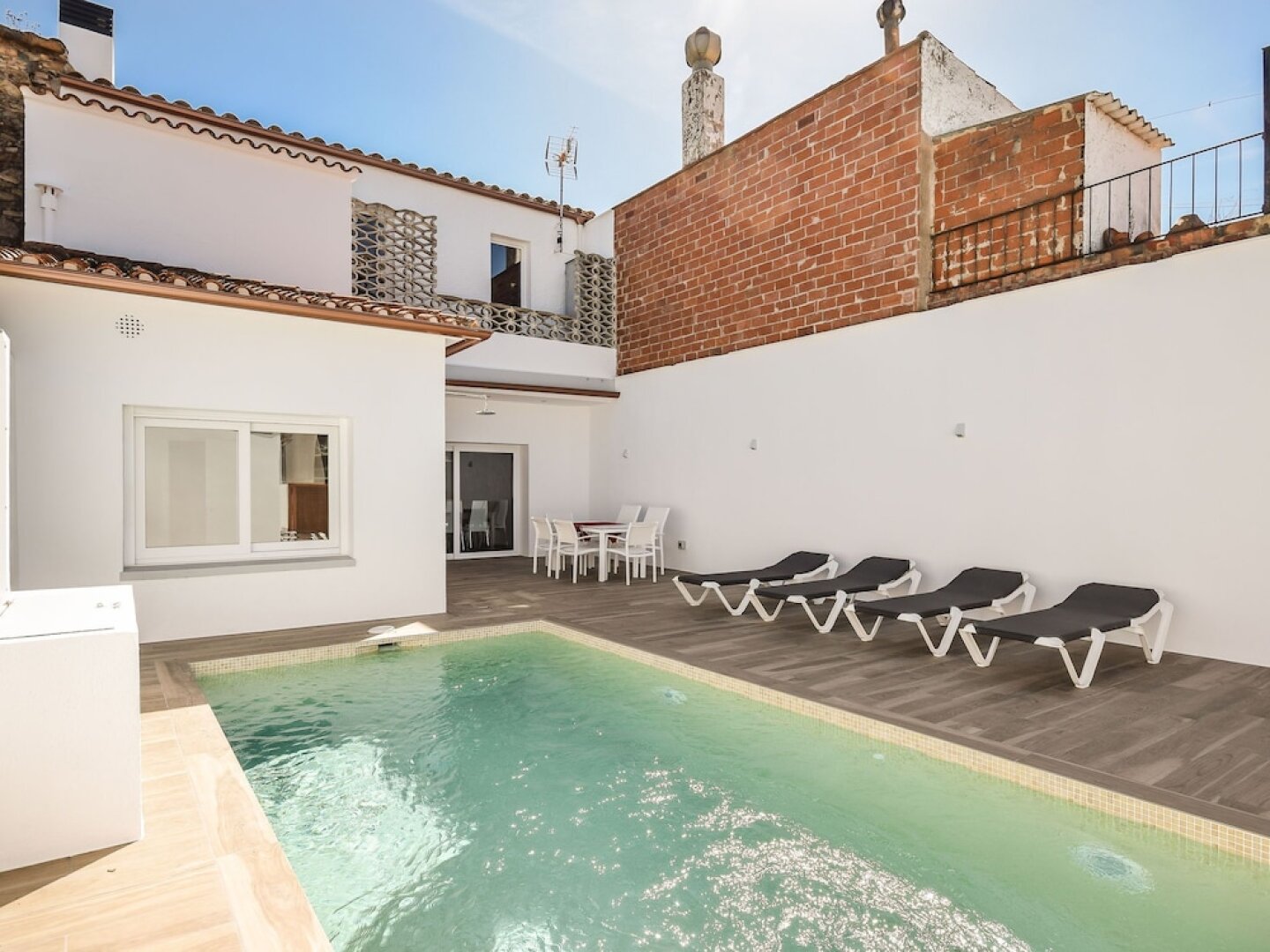 Authentic, Modern and Wheelchair Friendly Holiday Home With Private Pool