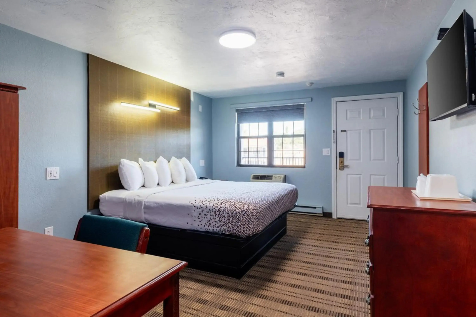 Knights Inn North Attleboro