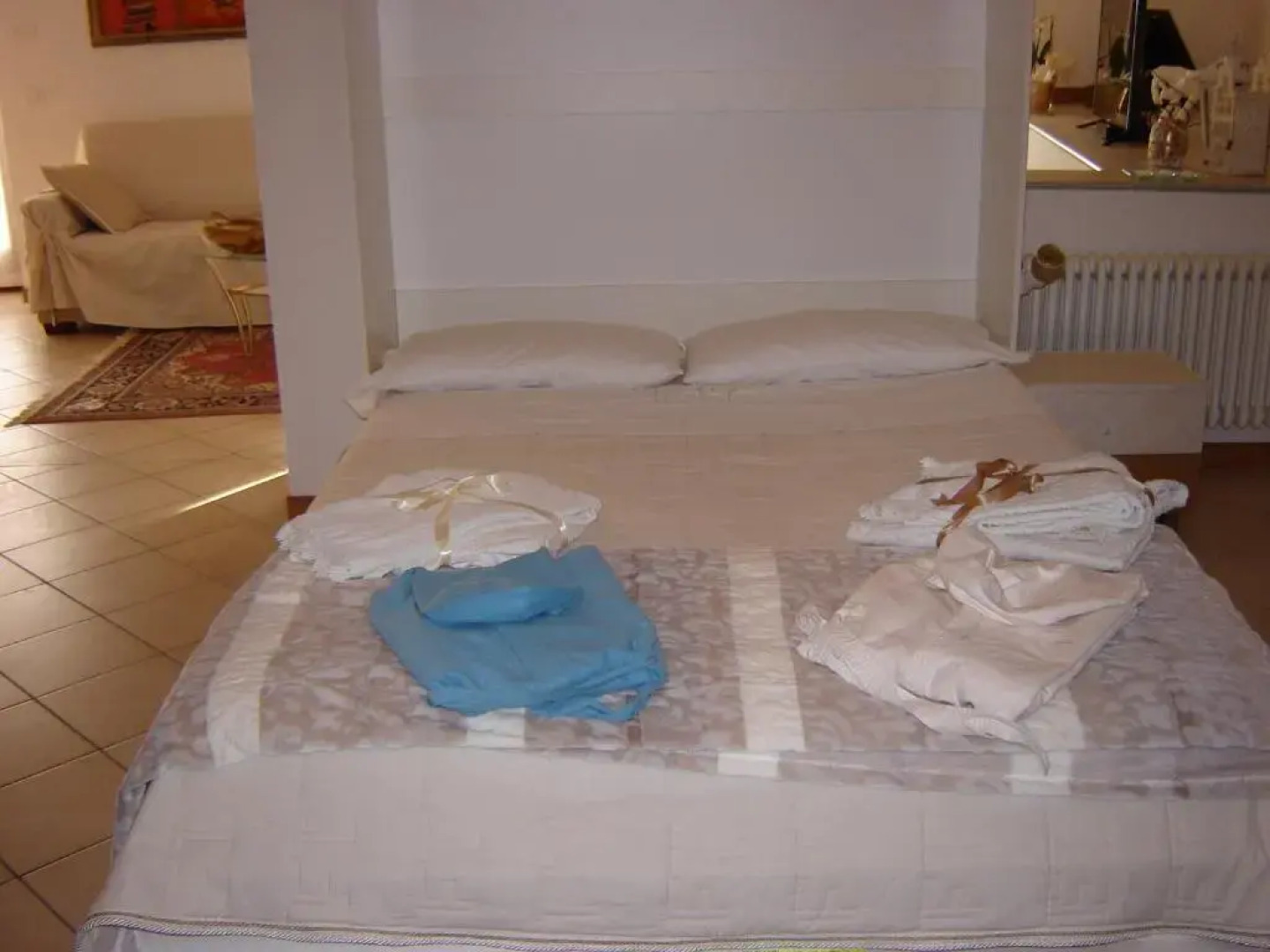 Casa Del Sole Appartamento N° 2 White And Gold Room