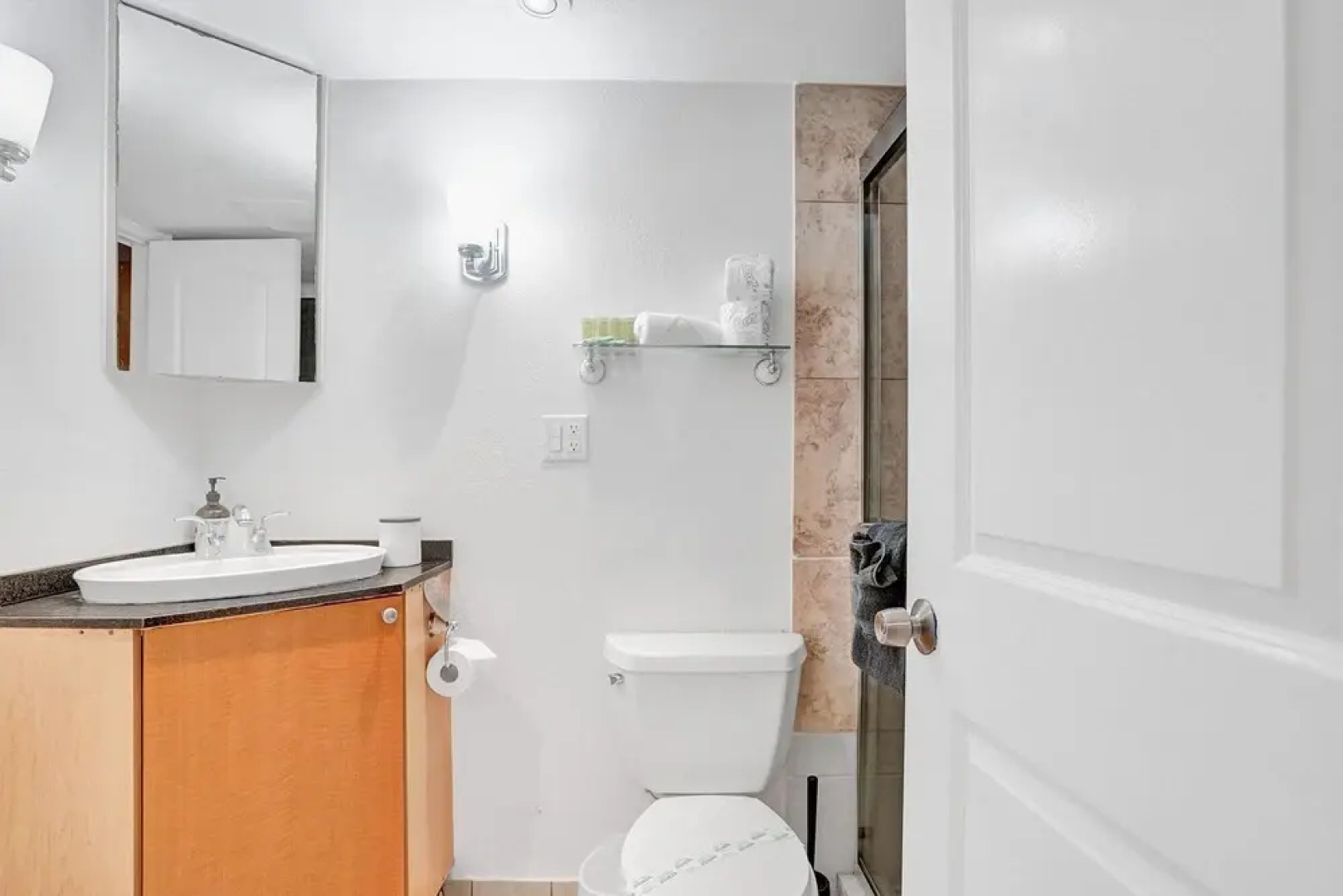 Gorgeous Apartment walking distance to Beach!!