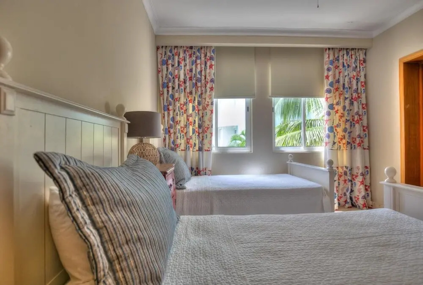 Beachfront Glamorous Apartment With Ocean Views