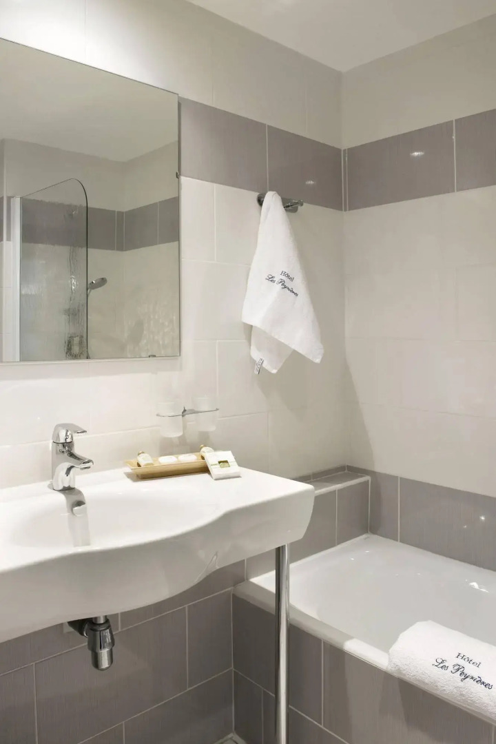 HOTEL Les Peyrières