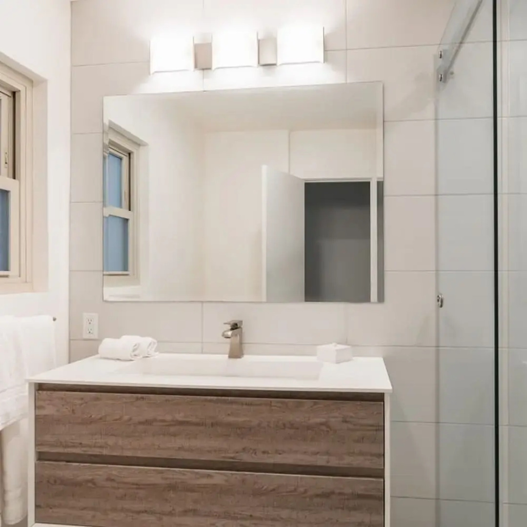 Spacious and Bright 5-bedroom Oasis Pool and Yard