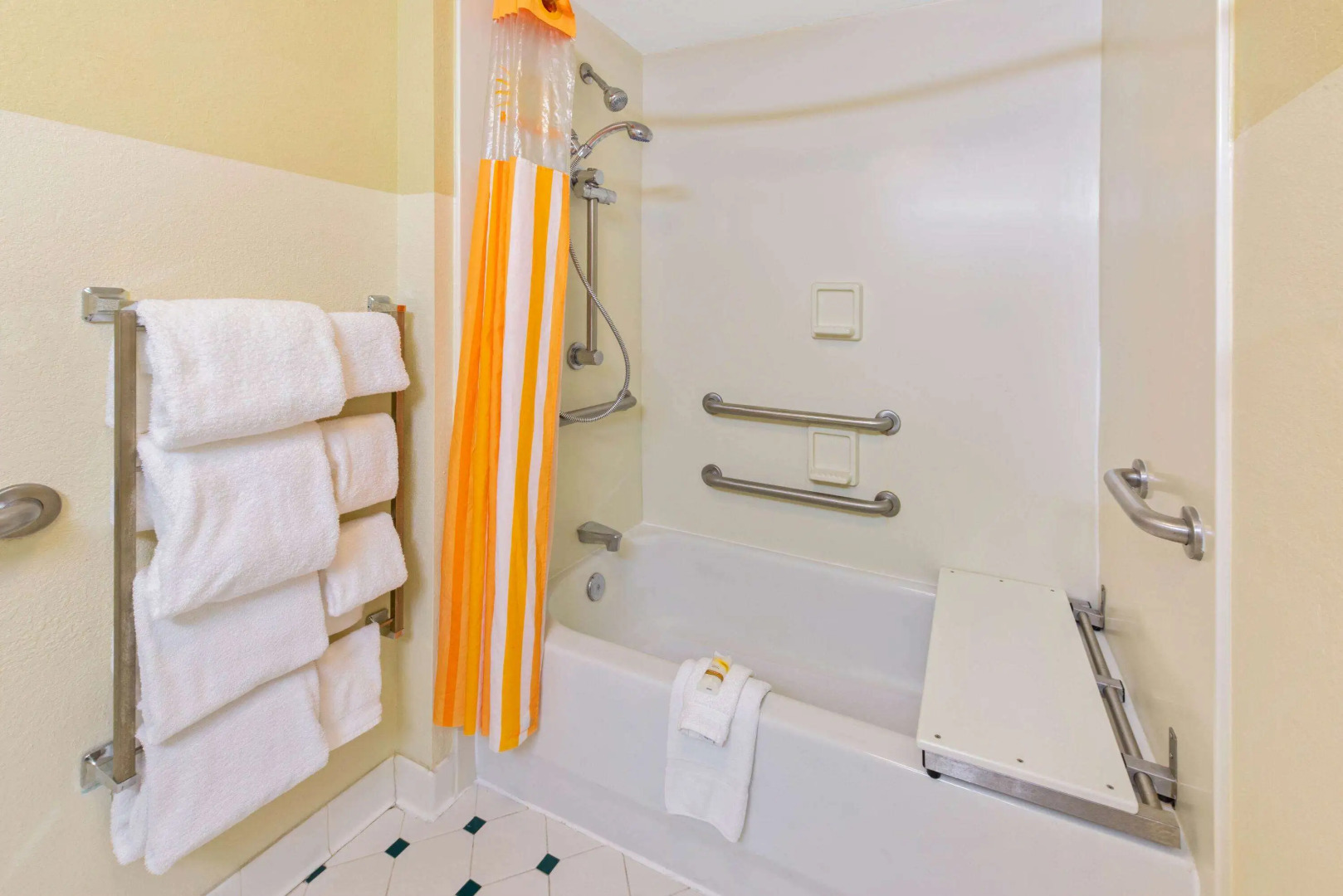 La Quinta Inn & Suites by Wyndham USF (Near Busch Gardens)