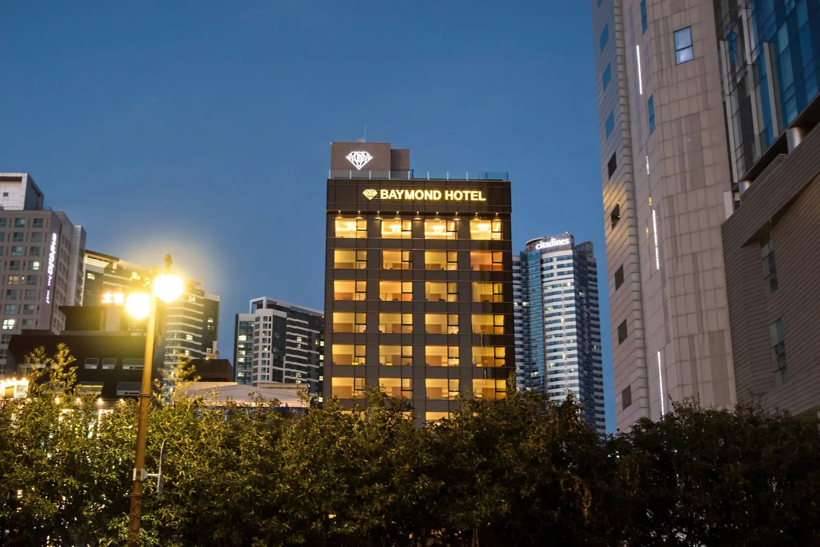 Baymond Hotel