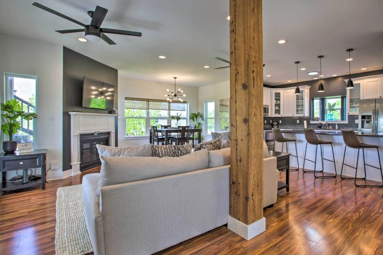 Waveland Abode w/ Patio, Walk to Beach!