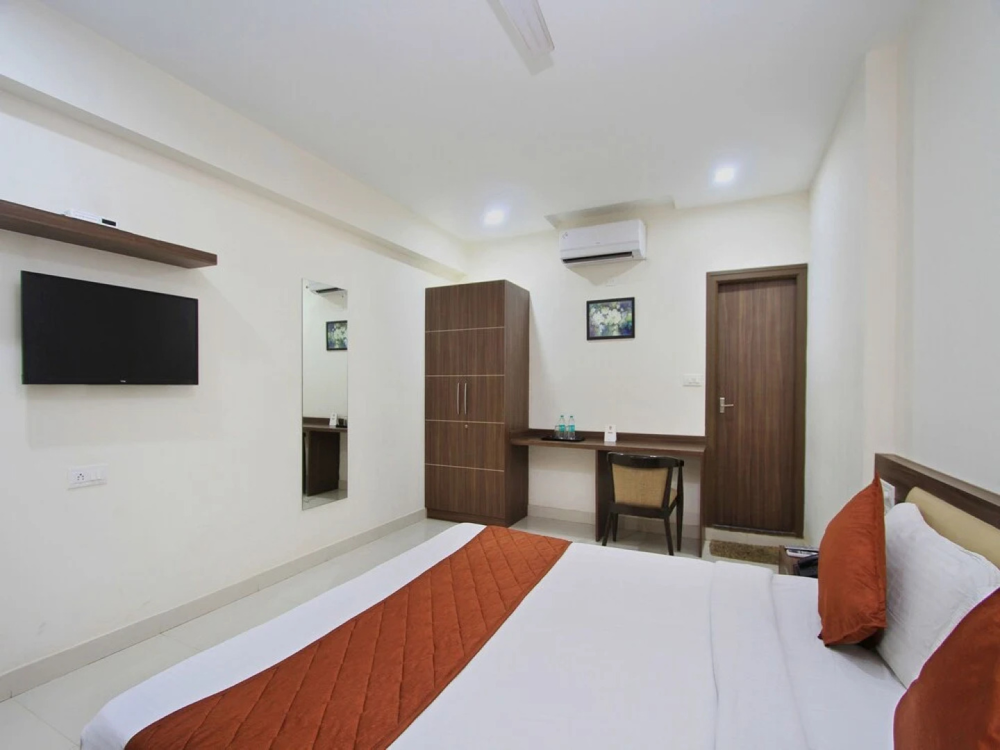 OYO 7039 Heramba Comforts