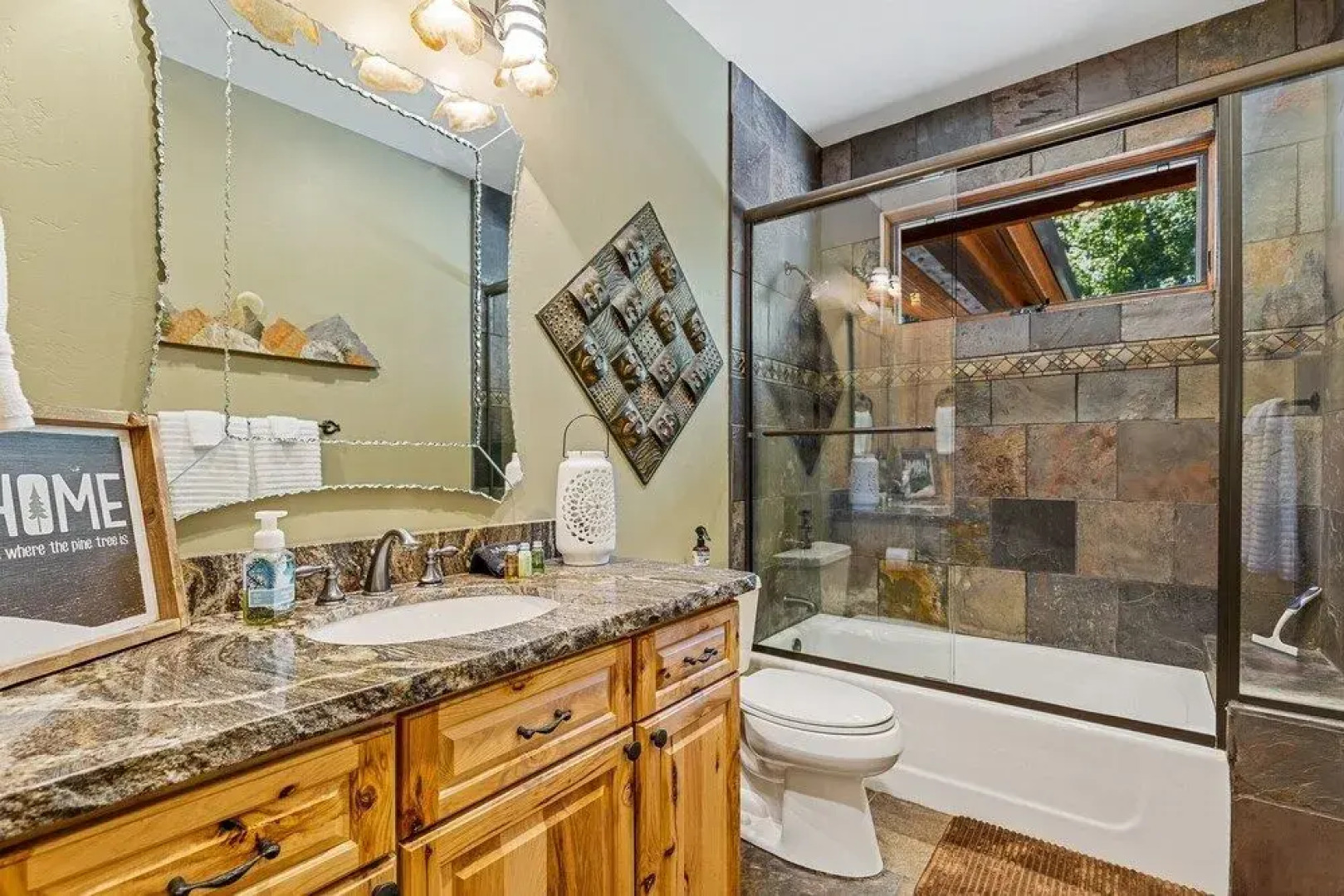 Townsend Flagstaff 3 Bedroom Home by RedAwning