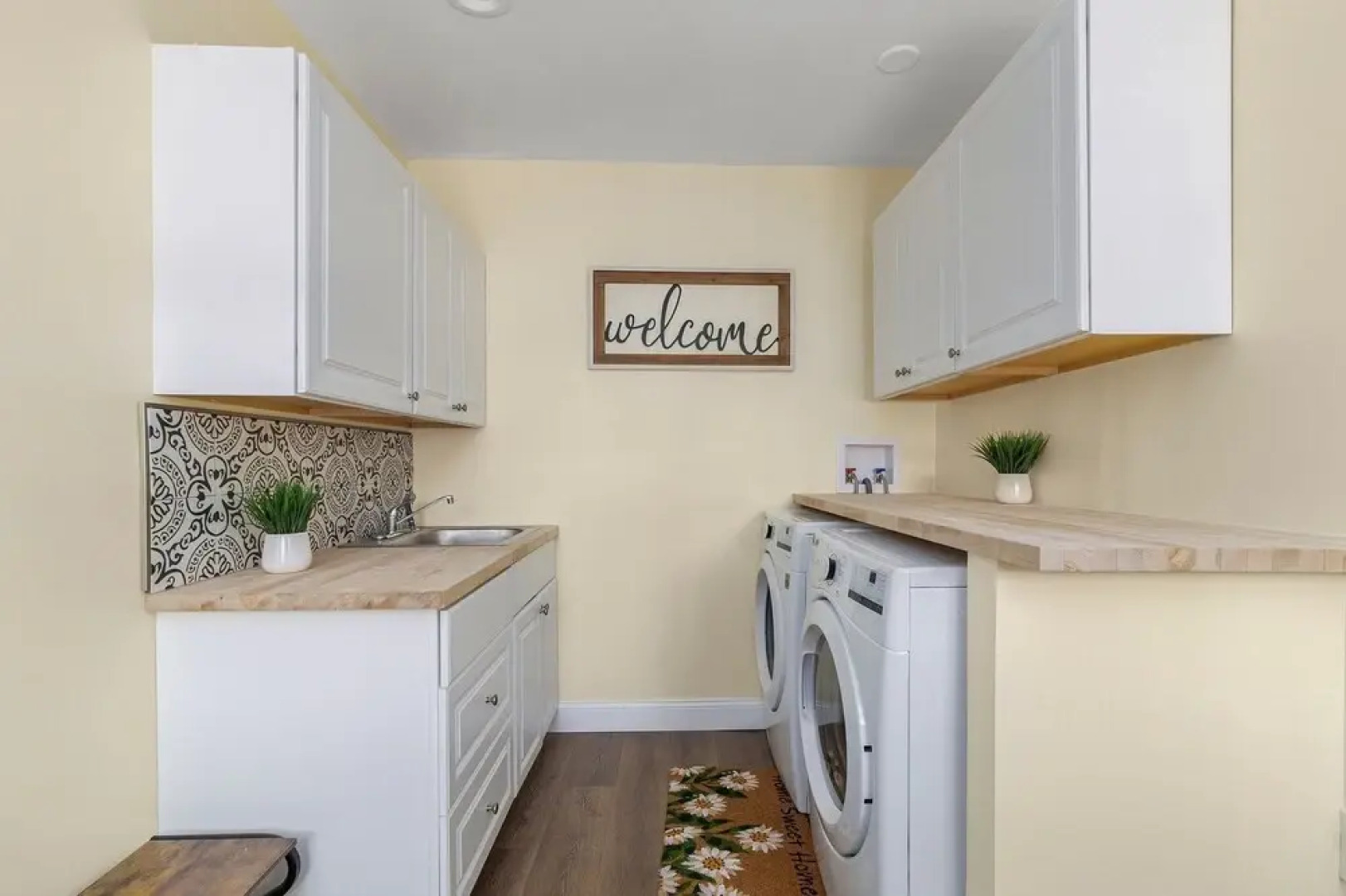 Spacious Coastal Tiverton Waterfront Getaway 3 Bedroom Cottage By Redawning