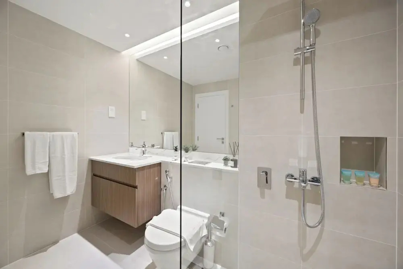 Portside Bliss La Mer 1 BR with Sea View