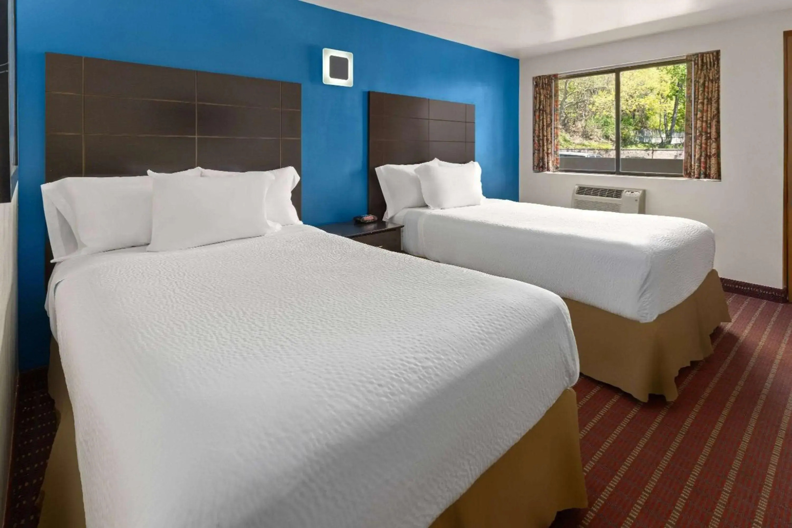 Travelodge by Wyndham Manhasset