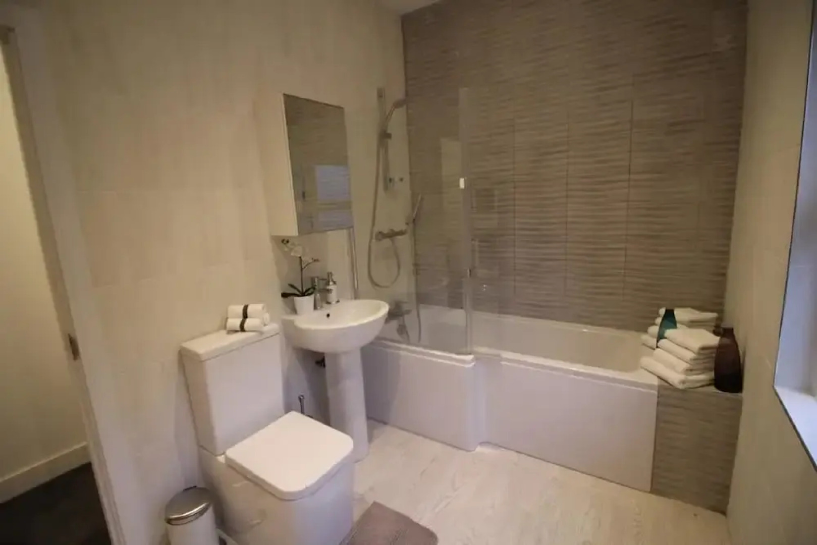 Exquisite 1 Bed Apartment near Heathrow