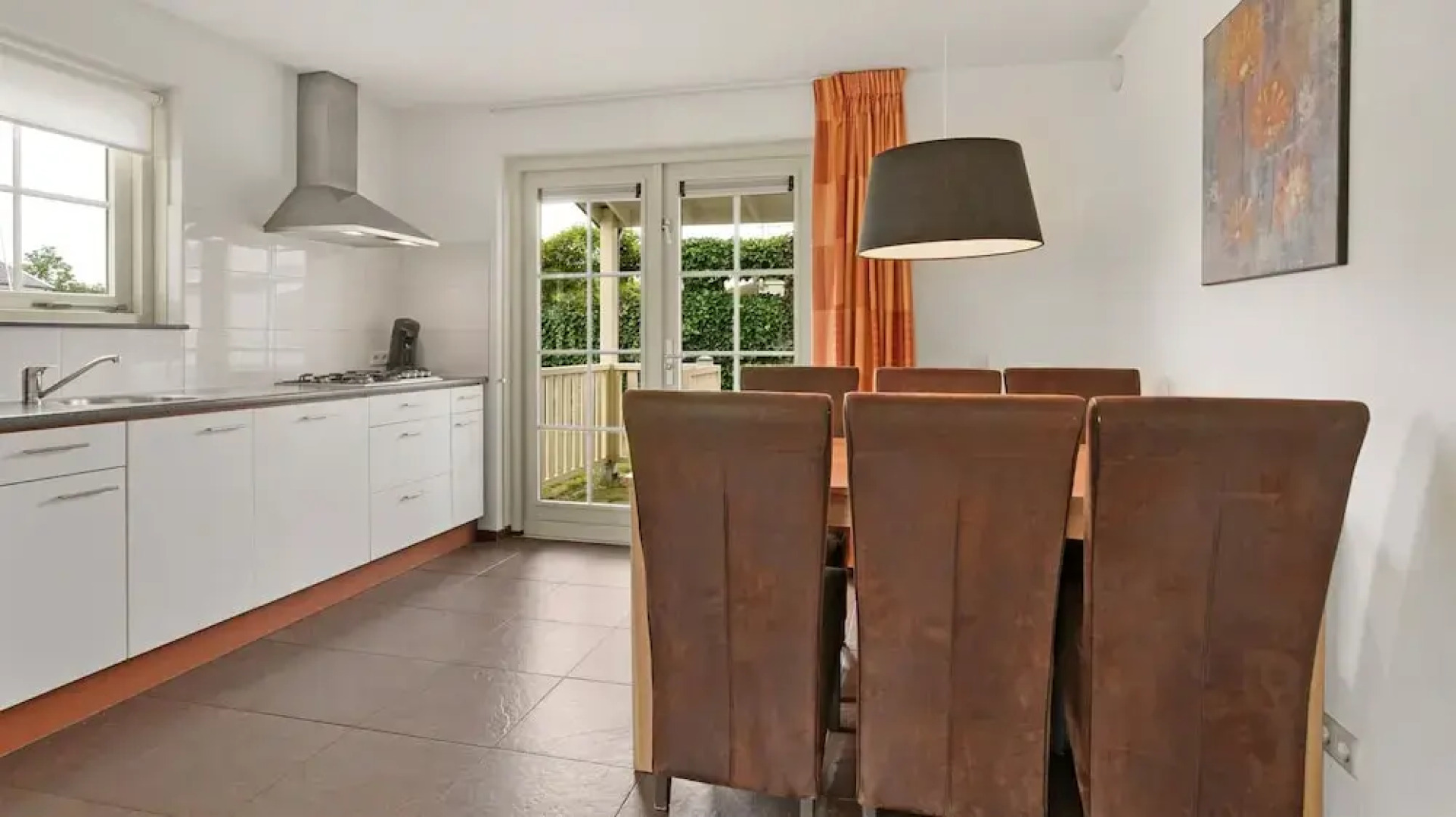 Bungalow in South Holland by the Water