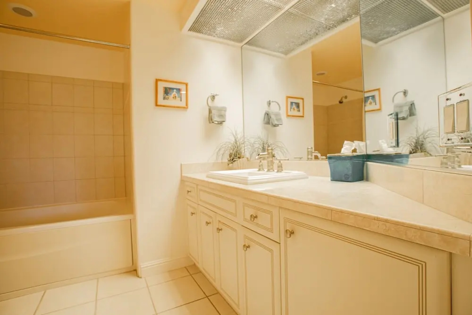 Villa of Kamalii by RedAwning