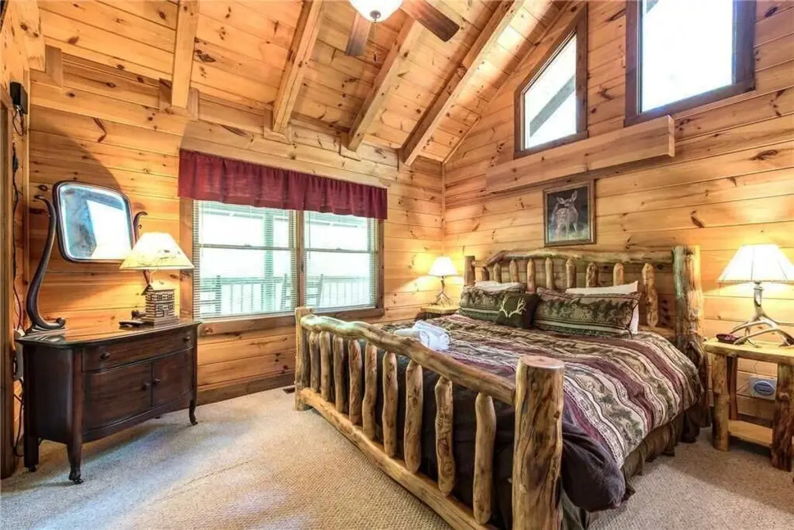 Fawn Cabin 1 Bedroom Home with Hot Tub