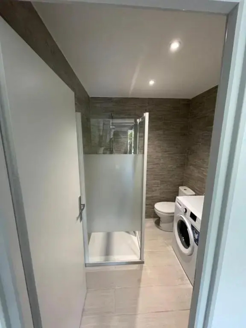 Studio en bas de villa avec piscine proche bord de mer