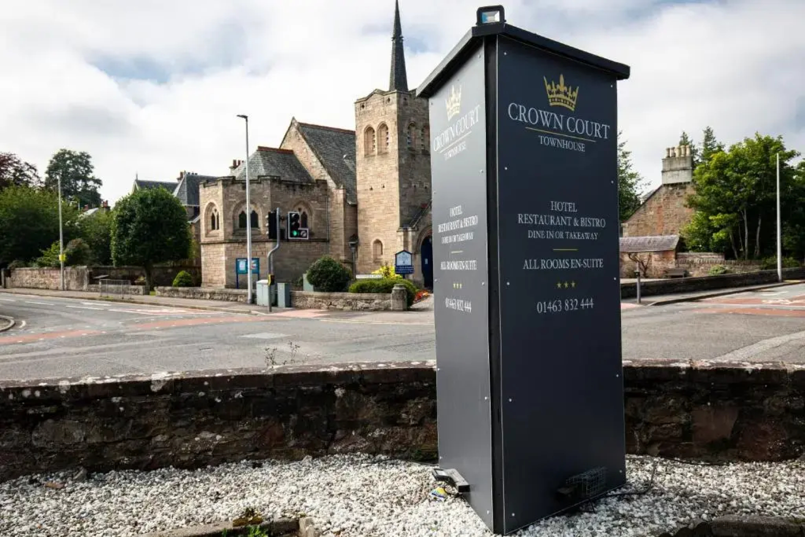 Crown Court Hotel & Bar.