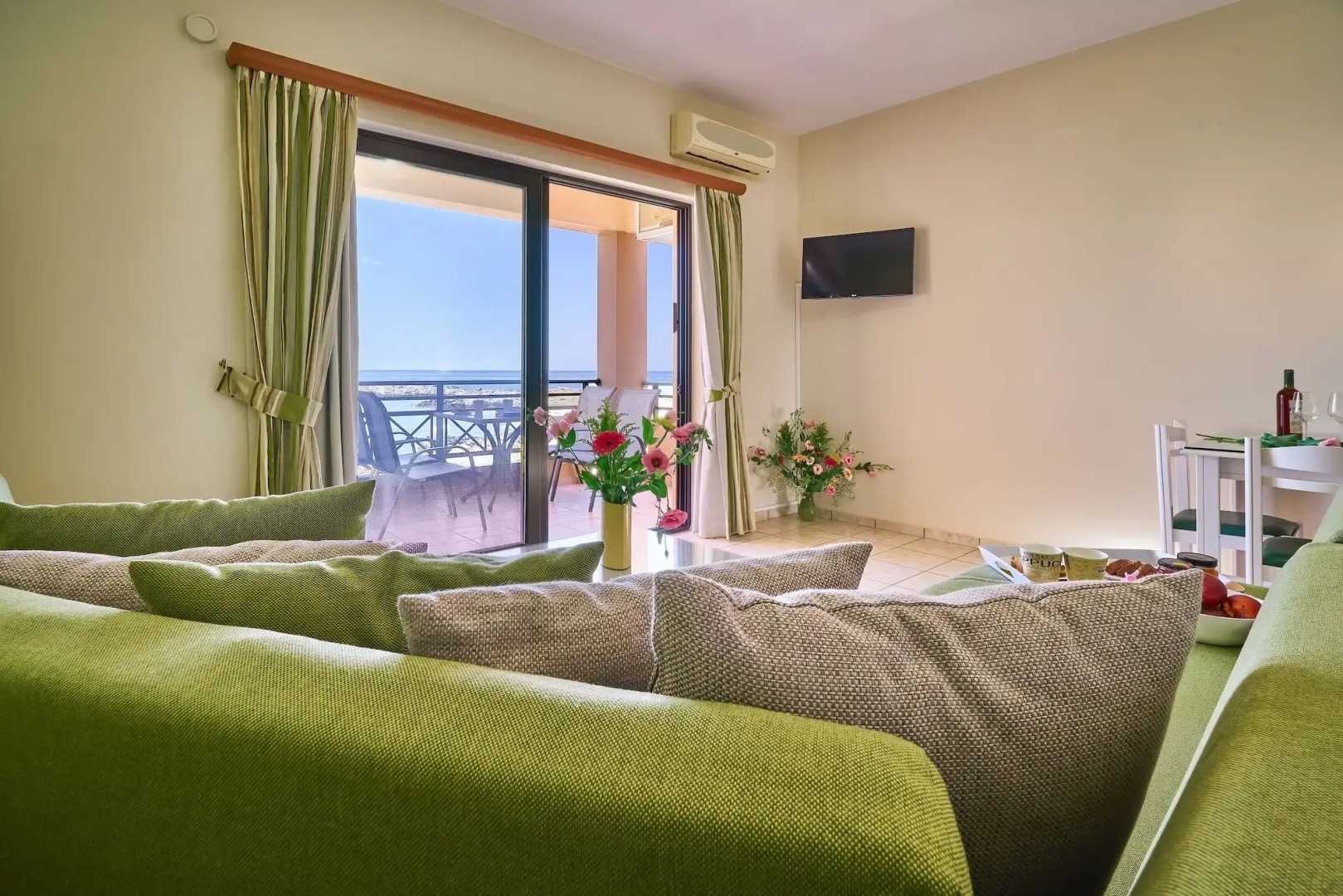 Отель Nanakis Beach