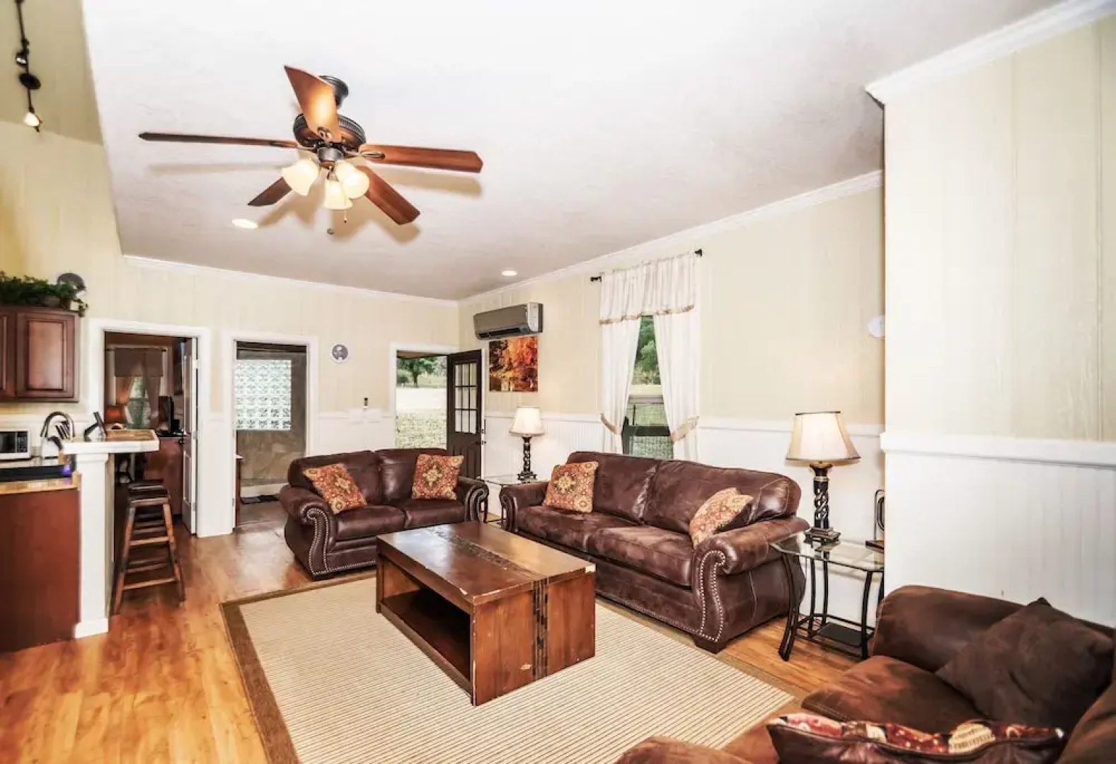 River Rd. Treehouses- Cardinal Casita 1 Bedroom 1 Bathroom Cabin