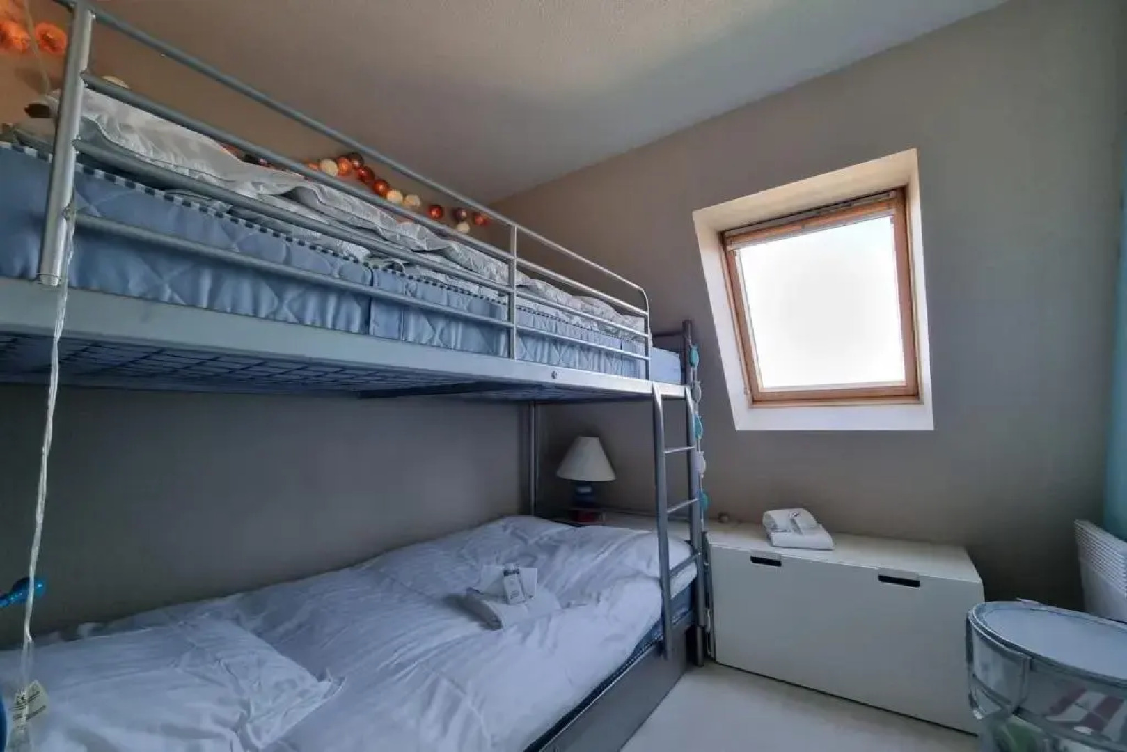 Bright 75 M With Balcony View On The Port