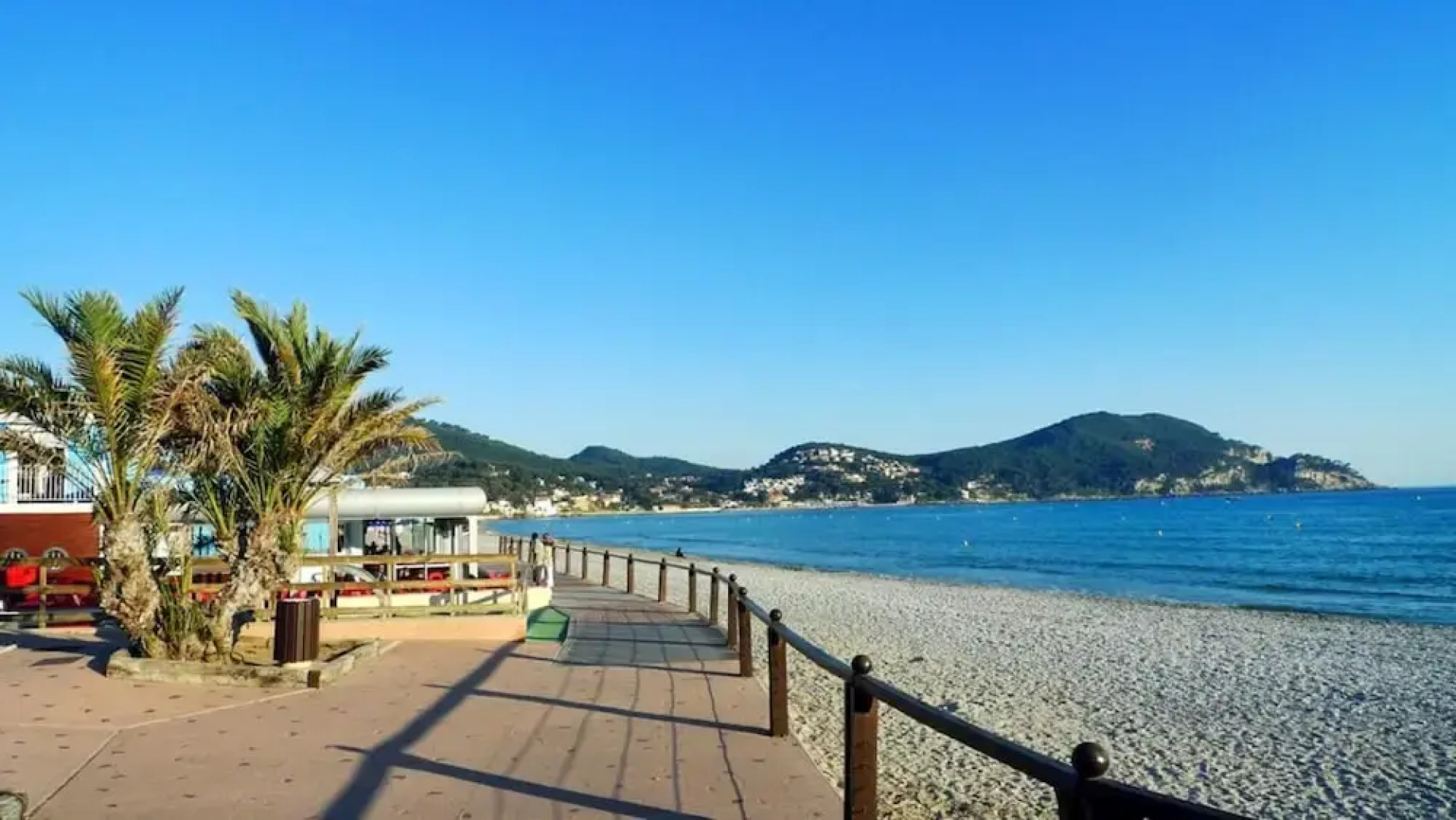 Apartment With 2 Bedrooms in Saint-cyr-sur-mer, With Enclosed Garden a