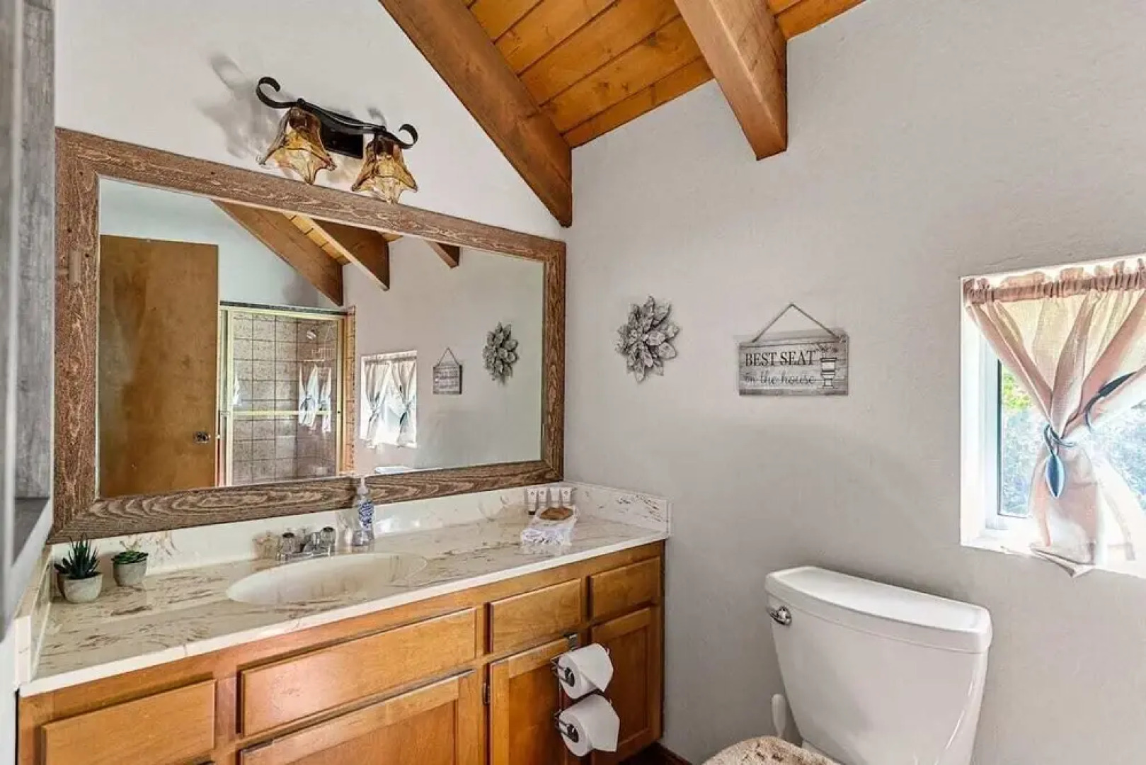 Pioneer Ridge by AvantStay Charming Hide Out Nestled In The Forest With BBQ