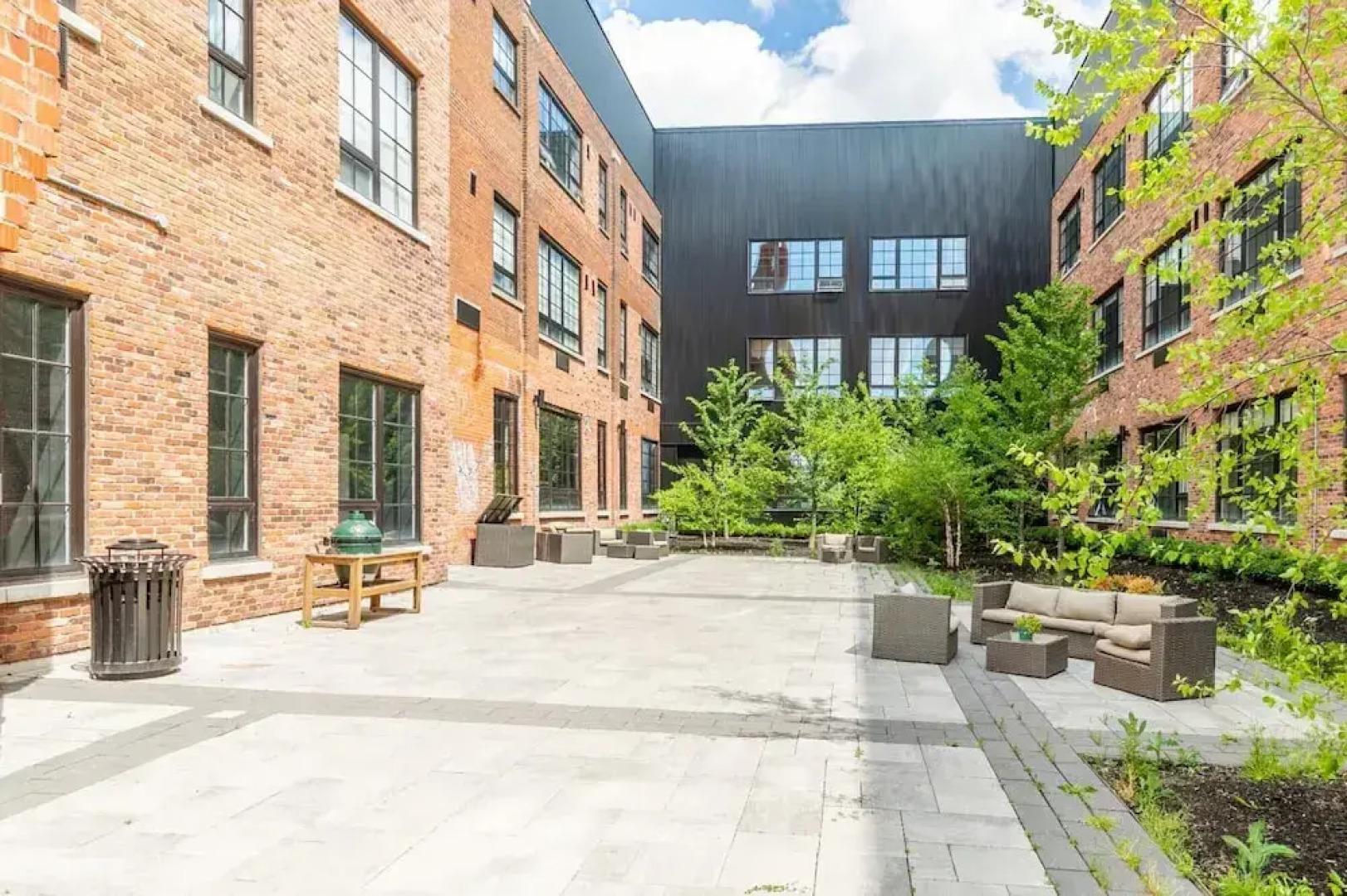 2BR 2storey Loft Free Parking Gym