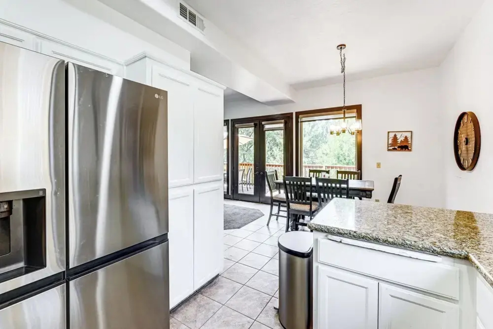 3 Mi to Shaver Lake: Family Home w/ Deck!