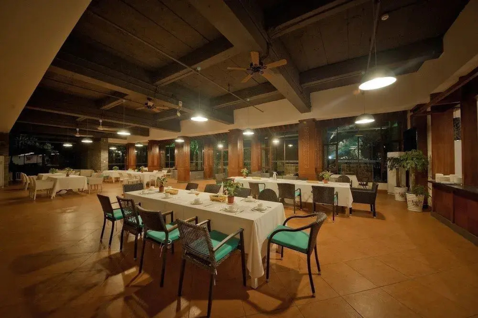 Guilin Crystal Crescent Moon Hotel