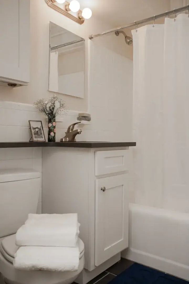 One Bedroom Apartment Near Fenway Park by Namastay