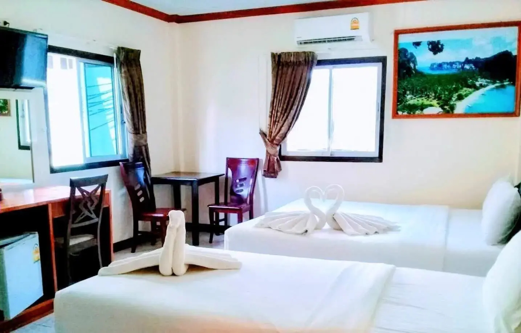 Golden Bee PhiPhi Hostel