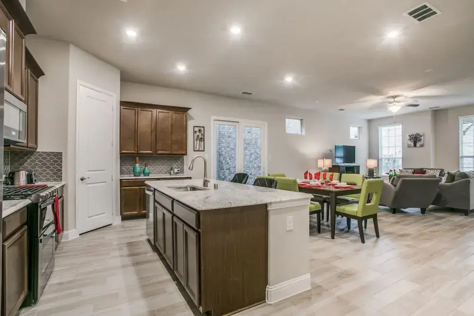 Beautiful furnished 3 bedroom Allen Home