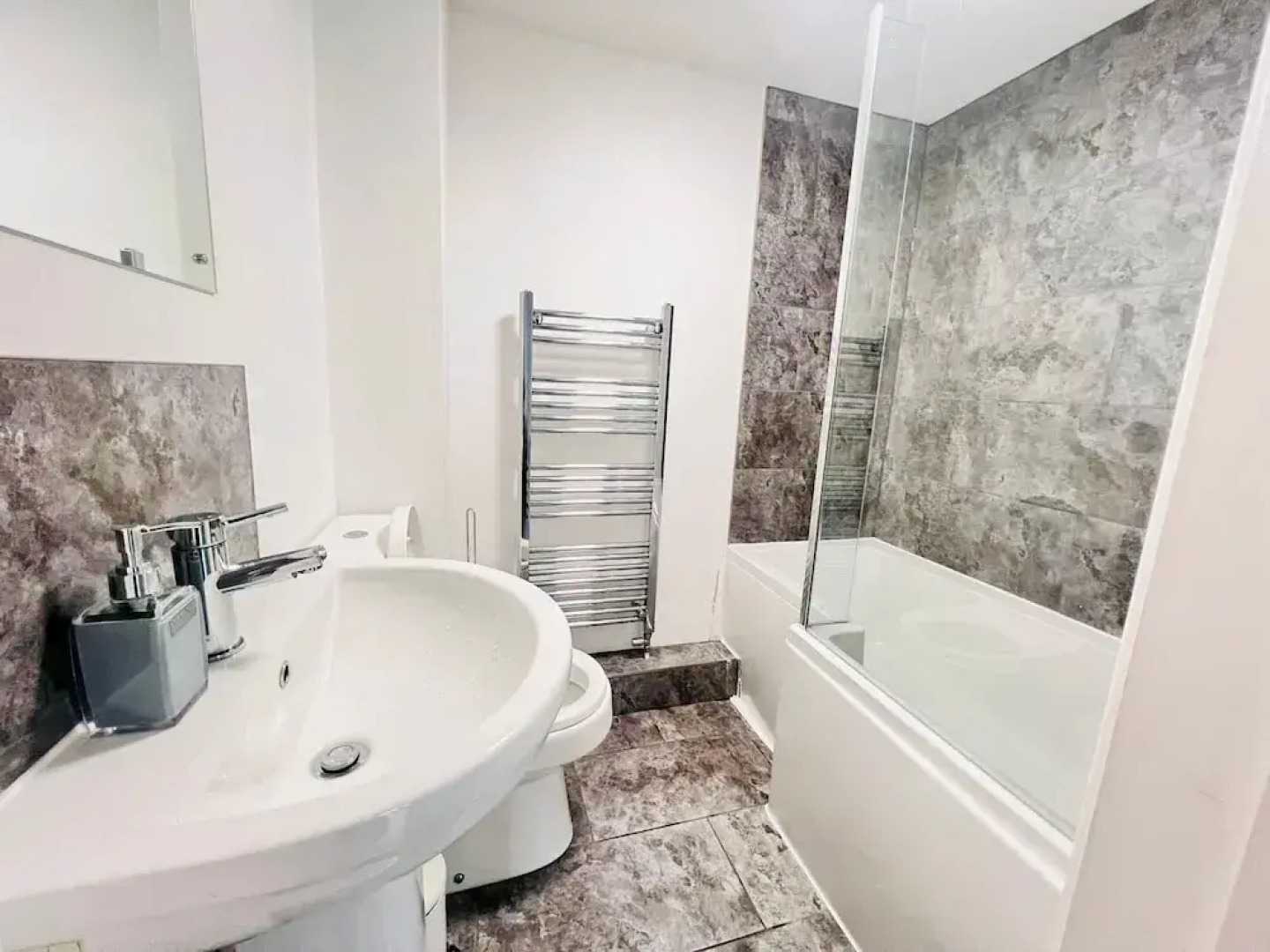 Tanzanite Apartment in Cambridge