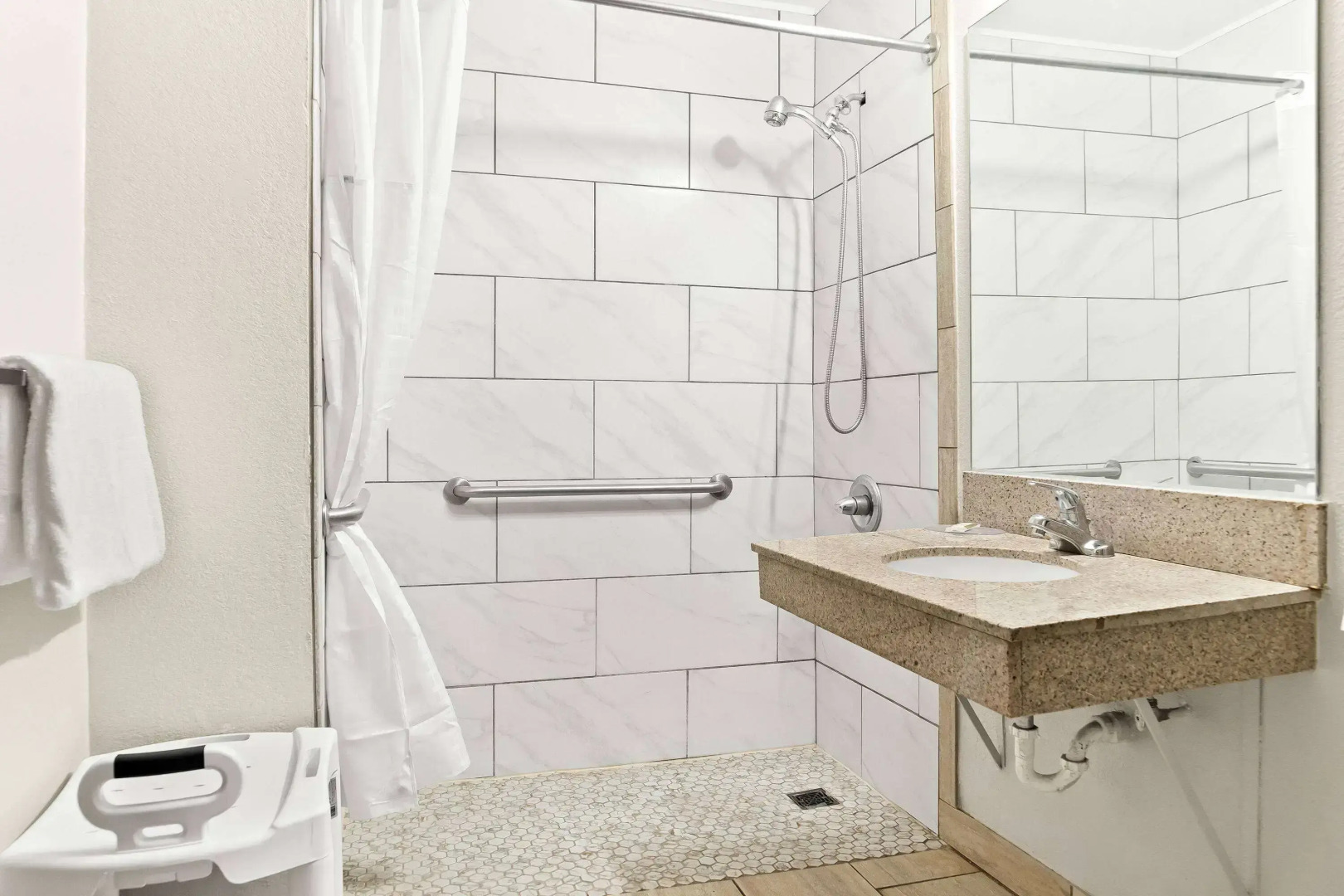 Days Inn & Suites by Wyndham Warren