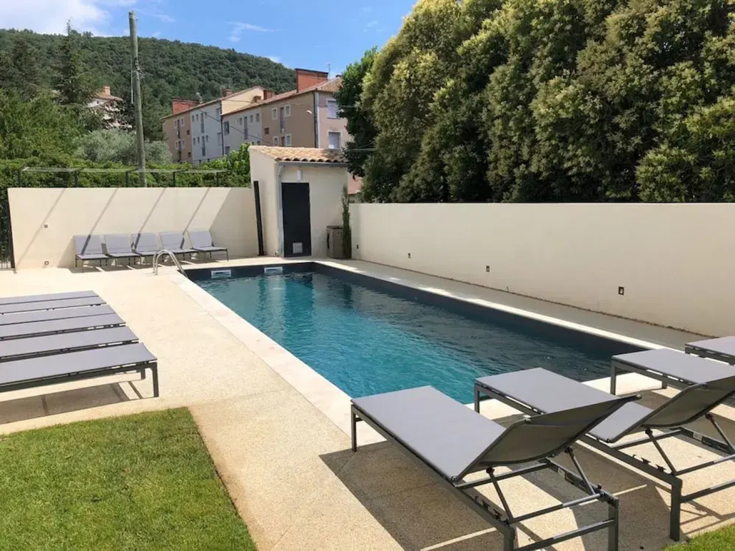 Attractive Holiday Home in Malaucène With Terrace