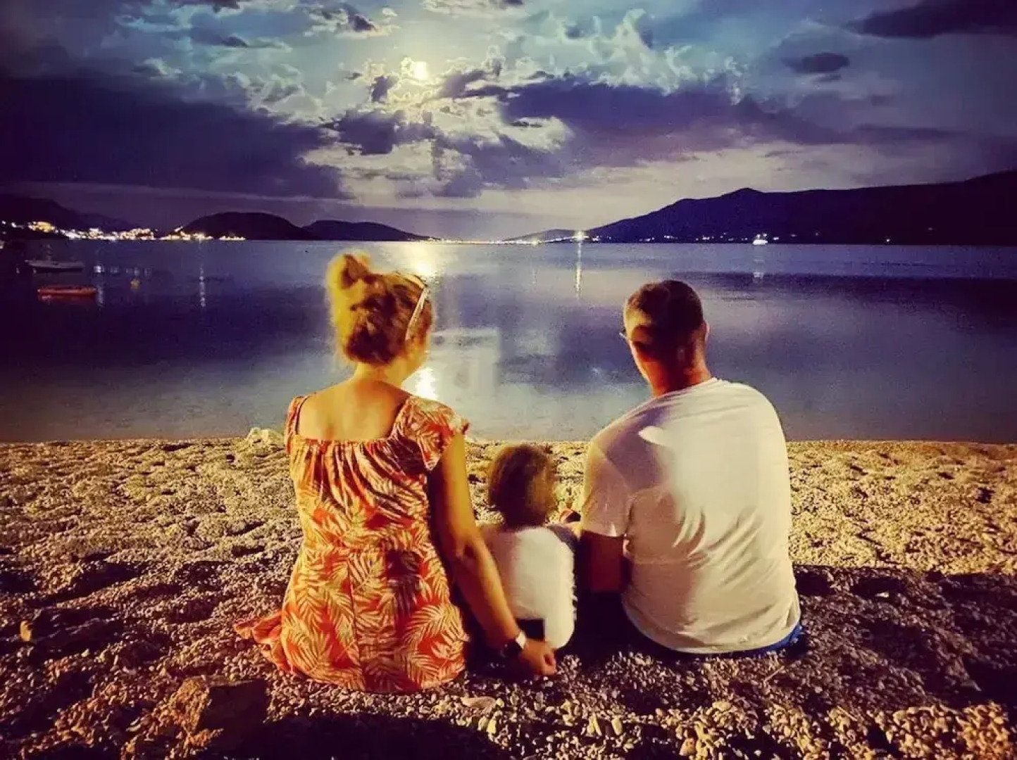 2 Bed Flat - Sleeps 8 - Parking - Wifi