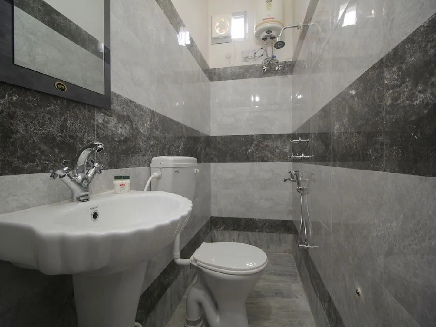 OYO 12992 Prince lodge