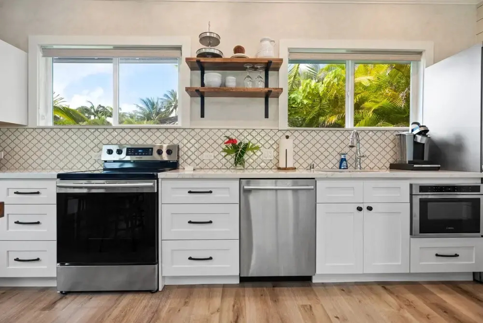 Hale Oahu Estate by Avantstay Kailua Beachfront Estate w/ Guest House