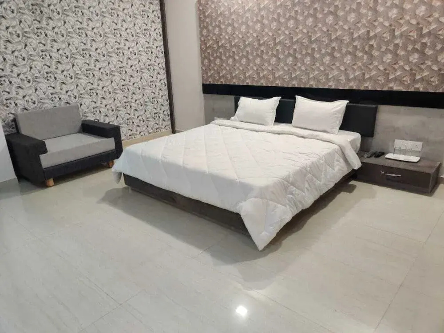 Hotel The Grand Takshak