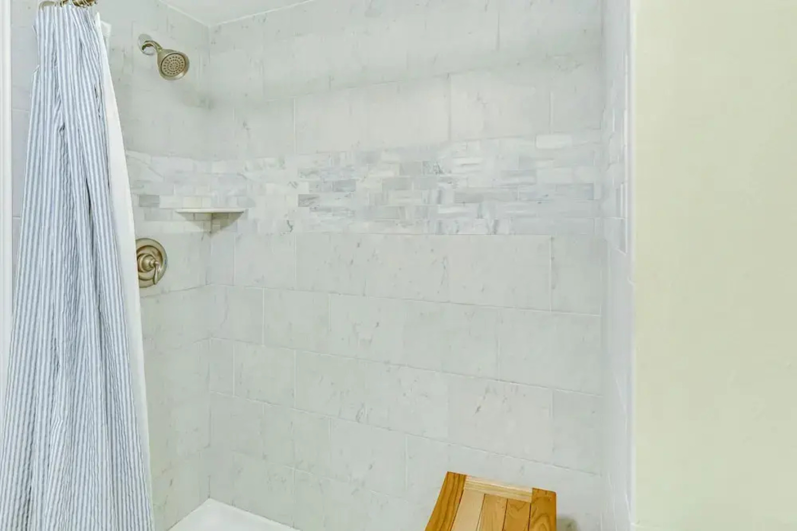 Beautiful Daytona Beach Shores Condo w/ Hot Tub!