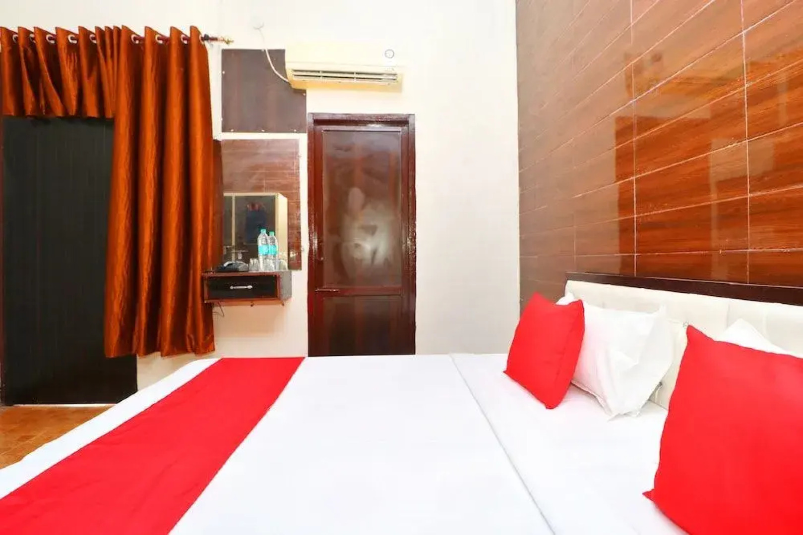 Oyo 37097 Raj Apartments