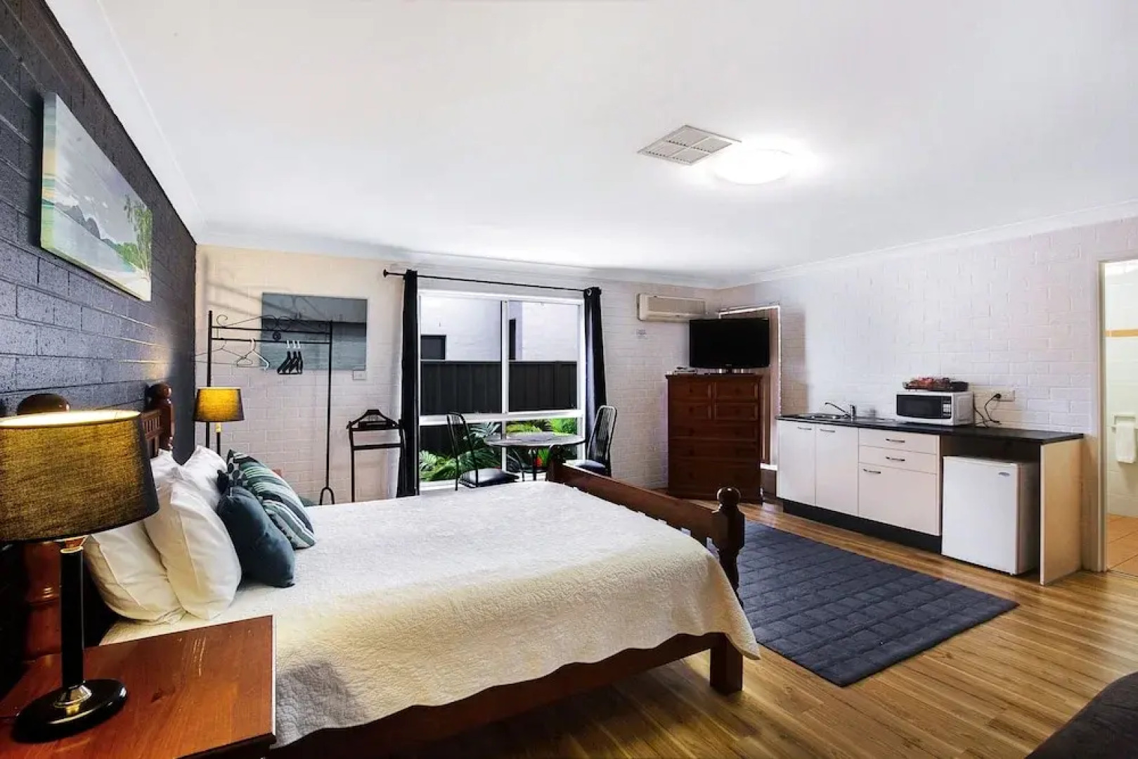 Salamander Beach Accommodation Adults Only