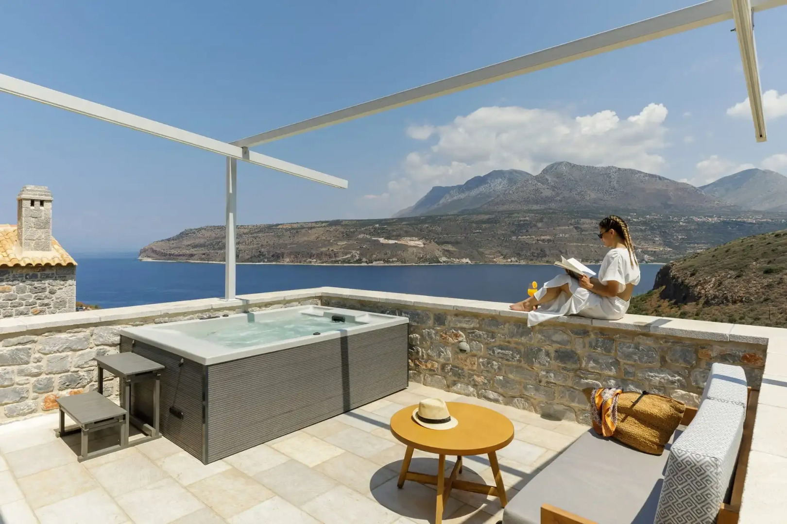 Trapela Limeni Luxury Suites